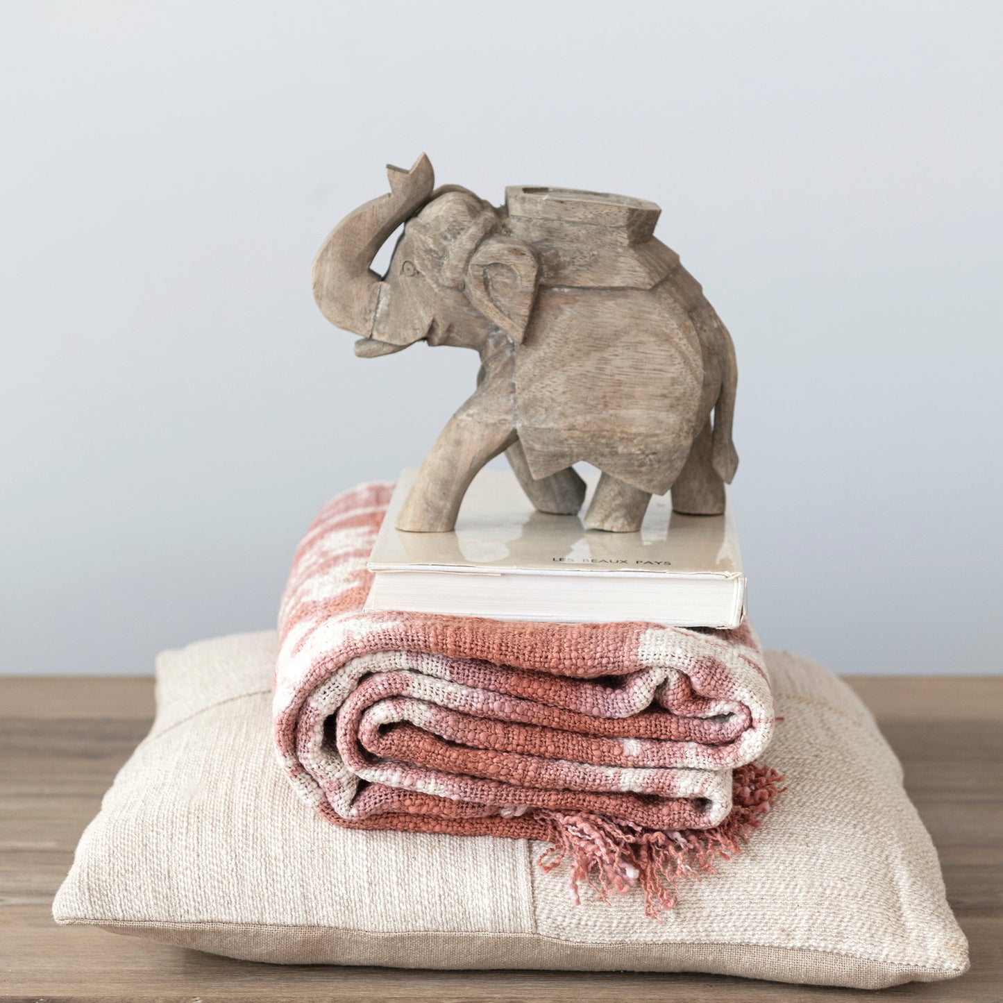 Elefante de Madera de Mango Tallado a Mano
