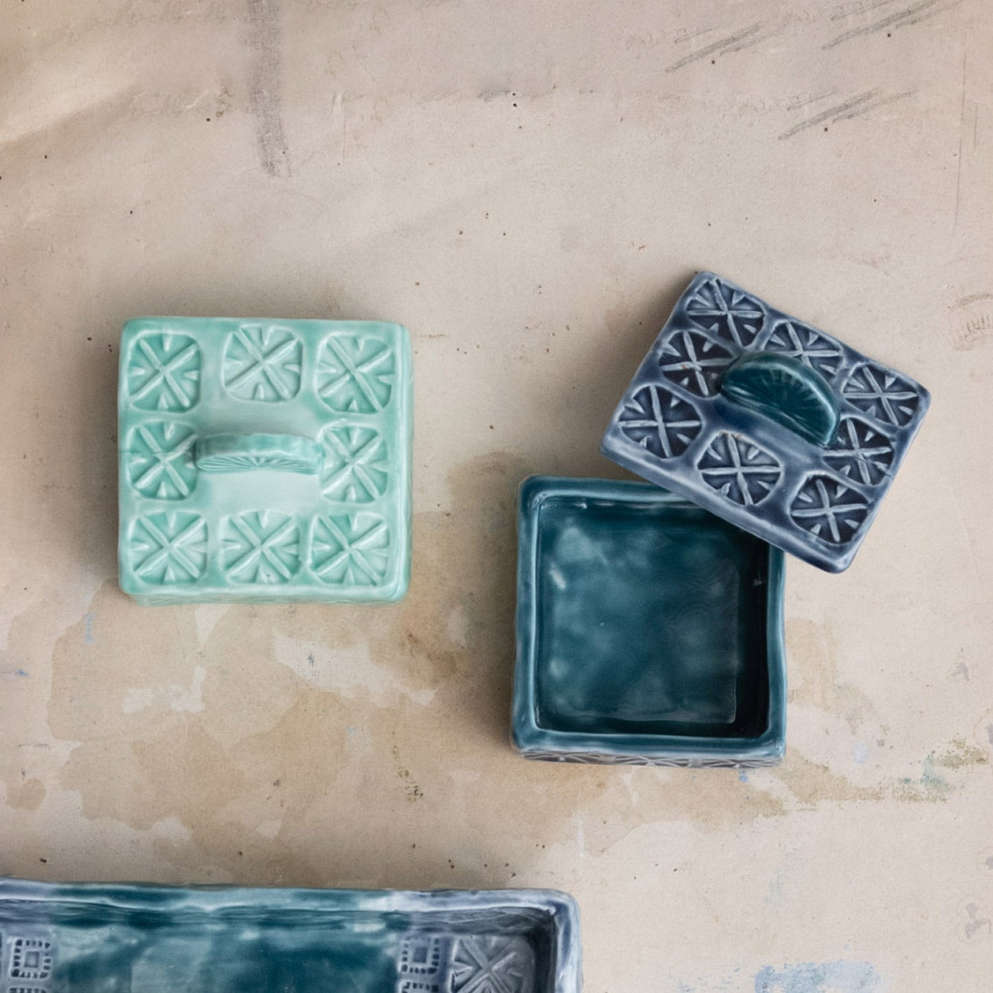 Salero de gres con tapa. Color Azul