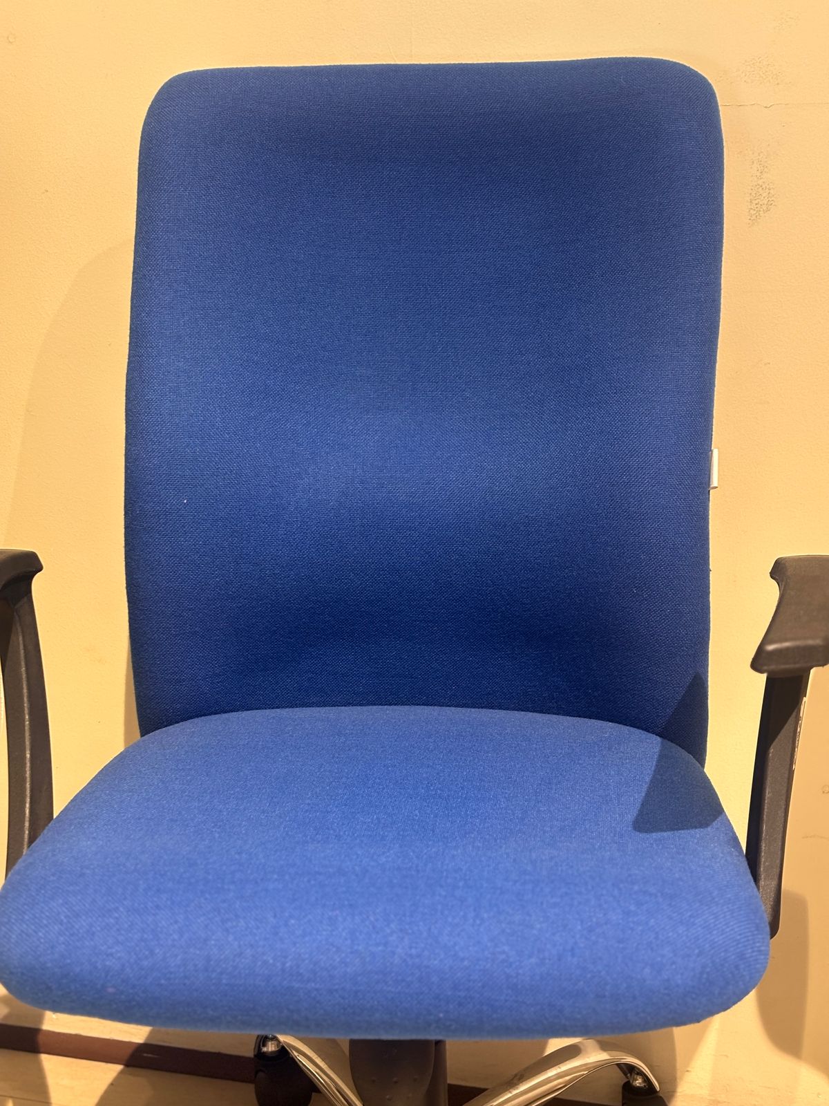 Silla Hidráulica Base Metal Azul