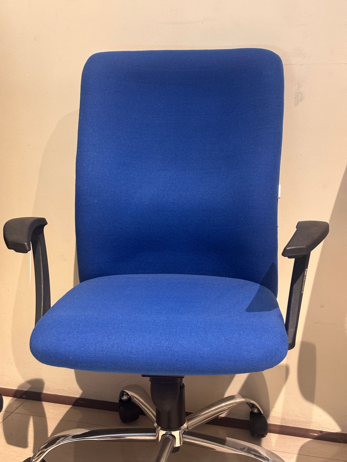 Silla Hidráulica Base Metal Azul