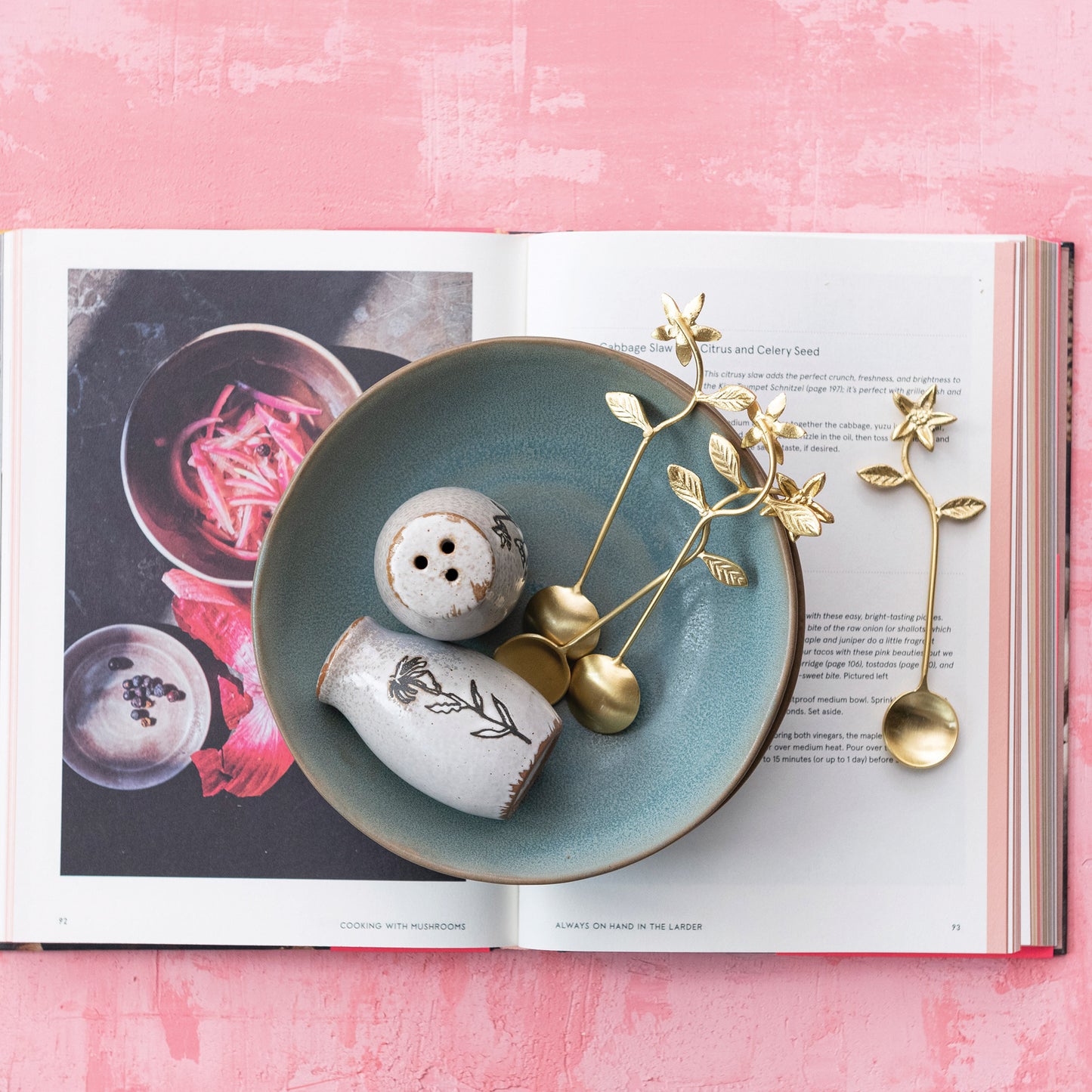 Set de 4 Cucharas de Acero Inoxidable con Mango Floral en Bolsa de Tela