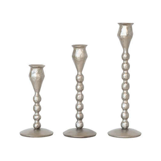 Set de 3 Candelabros de Hierro Forjado con Diseño de Esfera, Acabado Plata Antigua