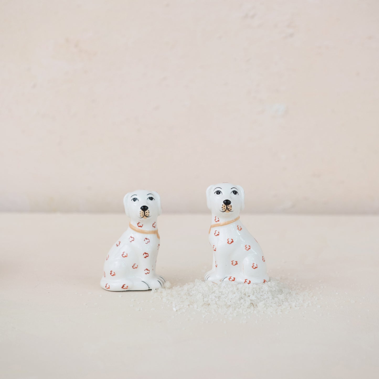 Set de salero y pimentero de perritos decorativos